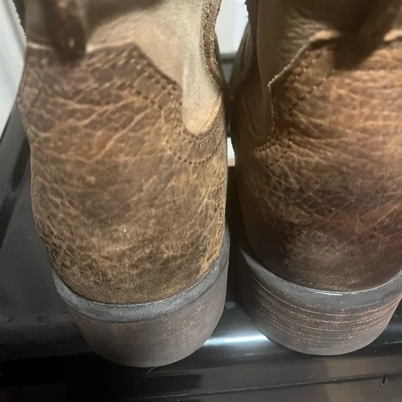 Ariat Brown Cowboy Western Boots with Square Toe
11EE - Picture 13 of 15